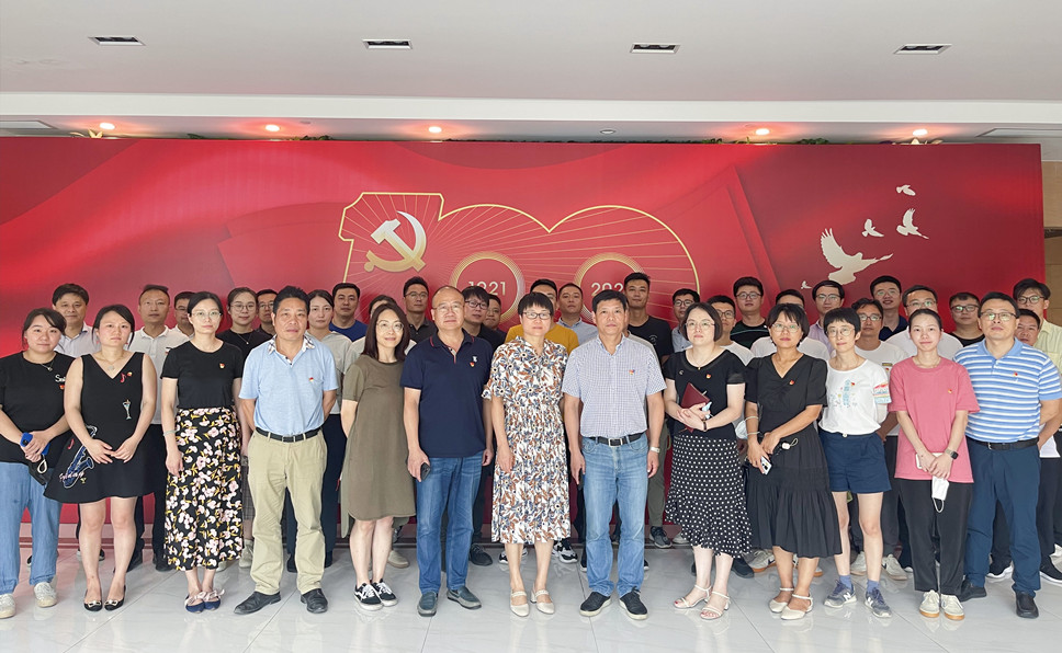 参观海曙区庆祝中国共产党成立100周年主题图片展活动2 (1).JPG