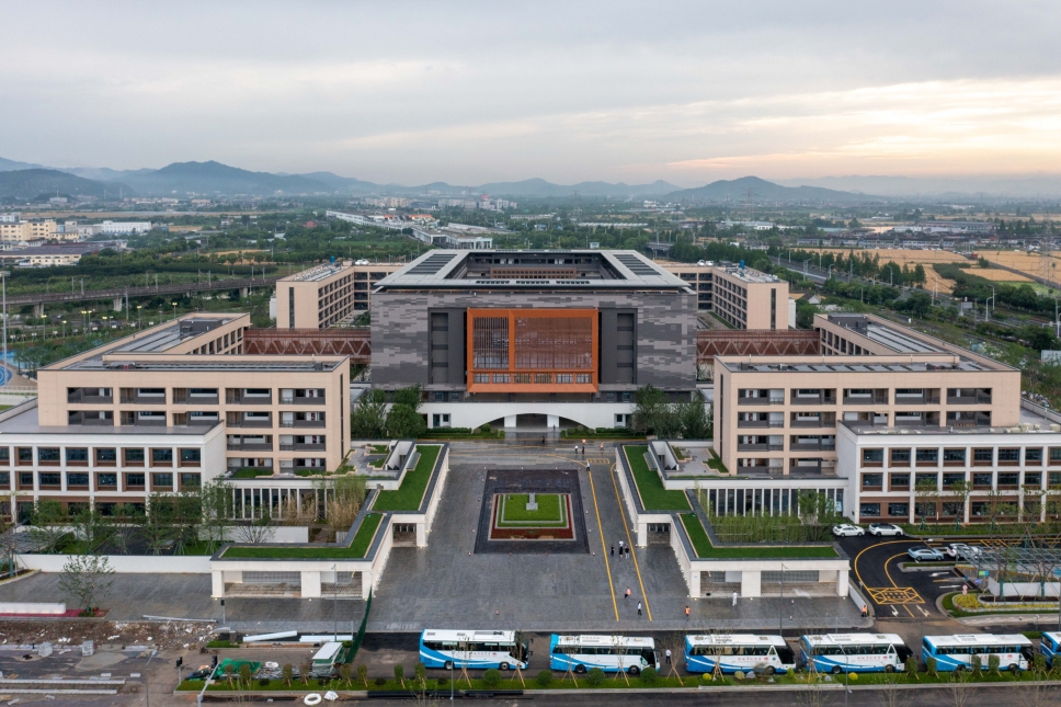 学校东大门_副本.jpg